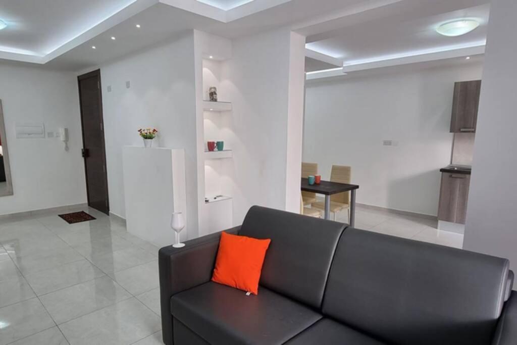 Seaview 2 Double Bedroom Modern Apartment St. Paul's Bay Exterior photo